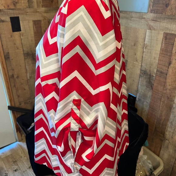 LADIESWOMEN'S LADIES PLUS SIZE 1X RED GRAY WHITE CHEVRON PRINT TOP SHIRT BLOUSE - Picture 6 of 8